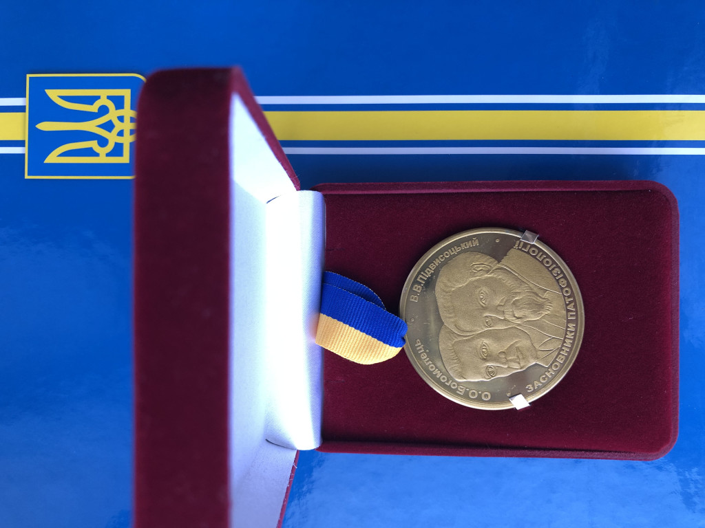 Нагородження професора Віталія Костенка на IX Національному Конгресі патофізіологів України