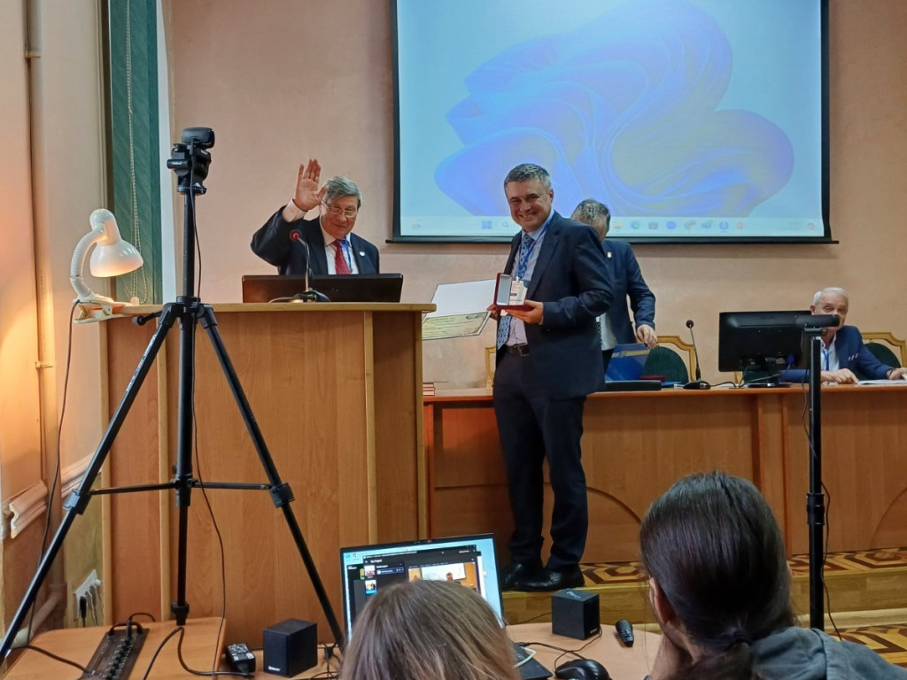 Нагородження професора Віталія Костенка на IX Національному Конгресі патофізіологів України